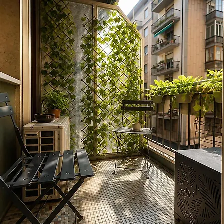 Alma Charming With Balcony Apartment
