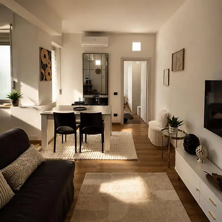 Apartment Alma Charming With Balcony
