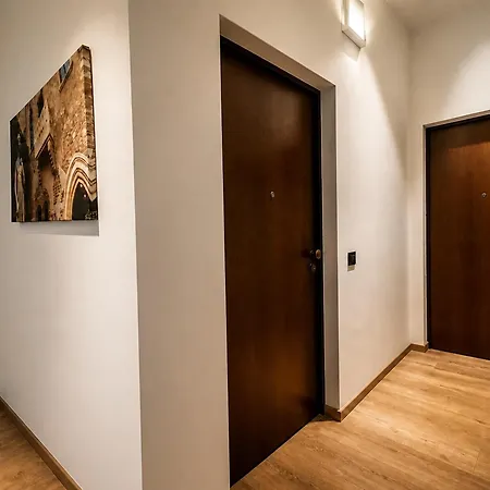 Alma Charming With Balcony Apartment Verona